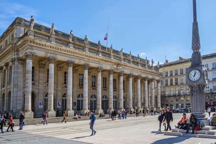 The grand theatre in Bordeaux, a building with many pillars.