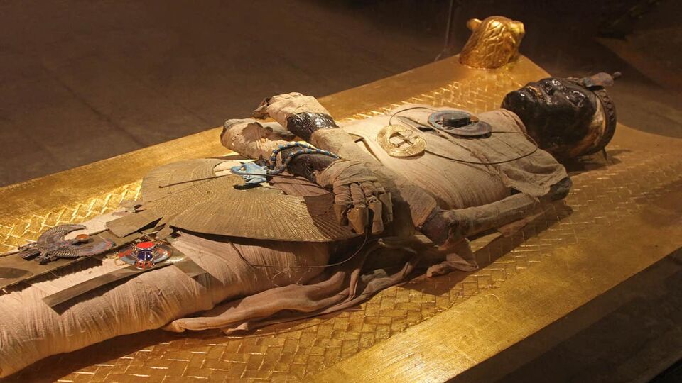Mummified corpse lying in the Egyptian Museum