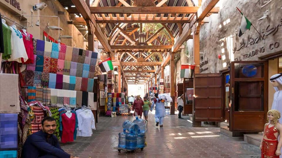 Shops and vendors in the ancient covered textile souq Bur Dubai in the old city centre