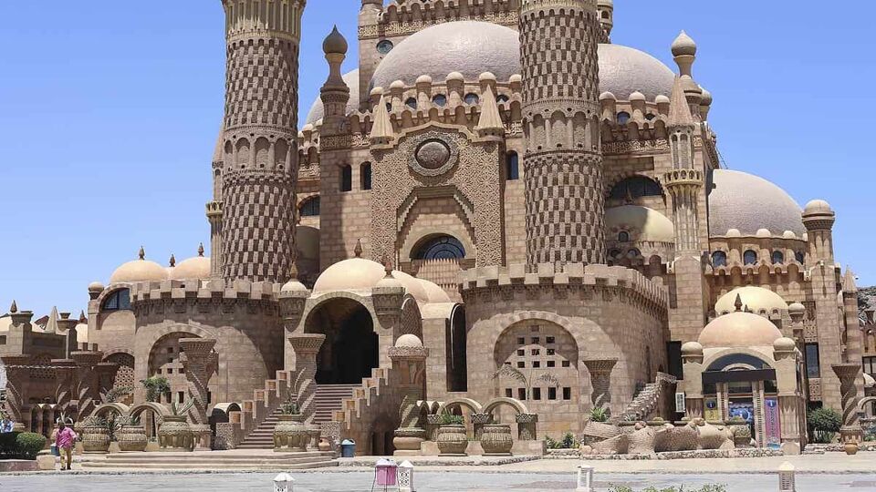 View of the Mosque Masjid El-Fateh on a sunny day. Colorful Mosque Masjid alsahaba Sharm El Sheikh in old town.