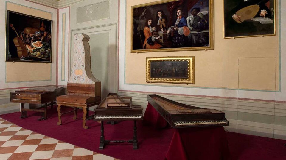 Exhibition room with a piano