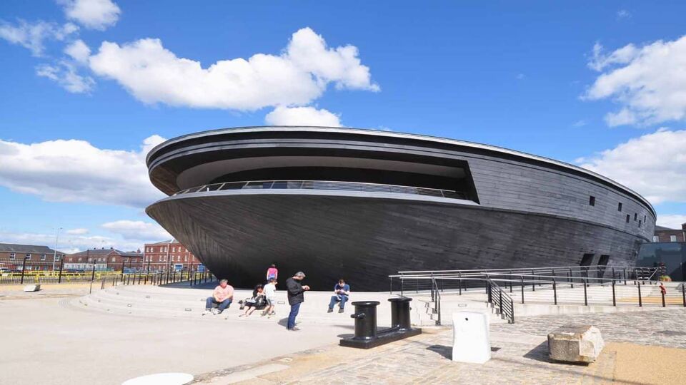 External view of the black saucer shaped museum