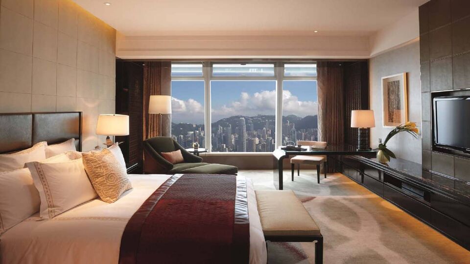 Cosy bedroom with views of the city