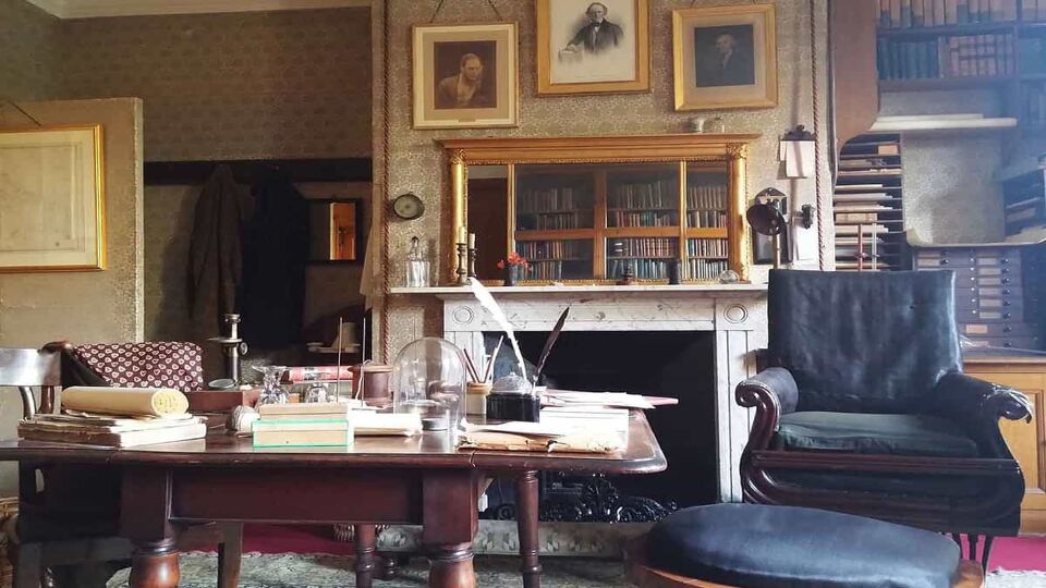 Charles Darwin working room in the history of science, Down House, the home of Charles Darwin where Darwin wrote 'On the Origin of Species', Kent, United Kingdom