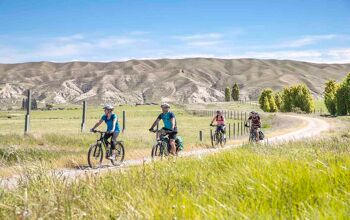 family out mountain bikers on the Otago Trail