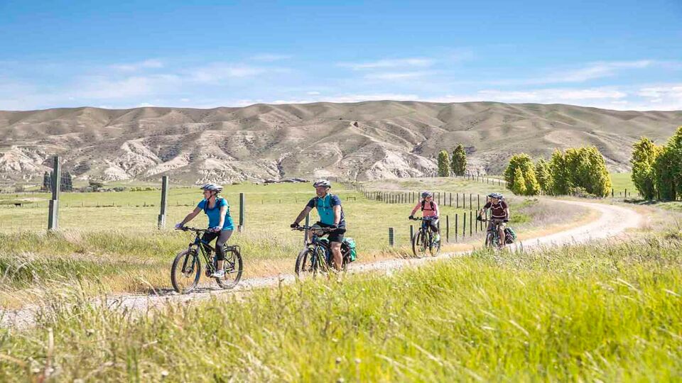 family out mountain bikers on the Otago Trail