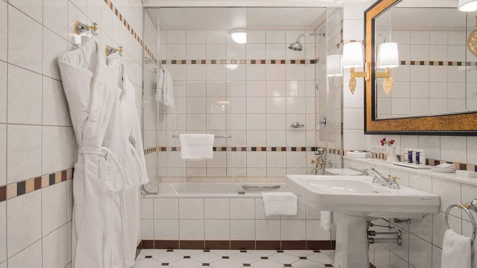 Hotel bathroom with bathtub and mirror