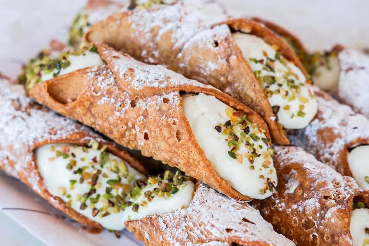 several Cannoli on a plate
