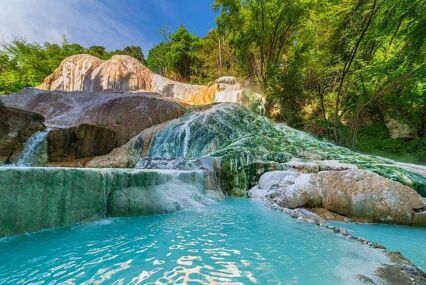 Natural spas and hot springs in Tuscany