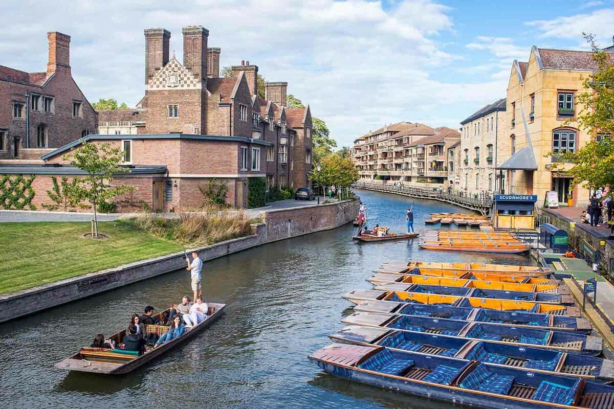 Punting on the River Cam | Best things to do in Cambridge