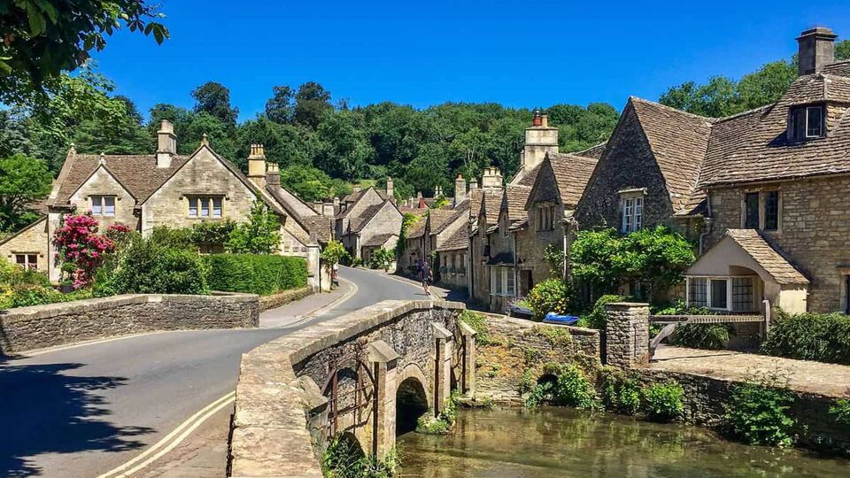 A row of quintessentially medieval houses with an old bridge in the foreground.