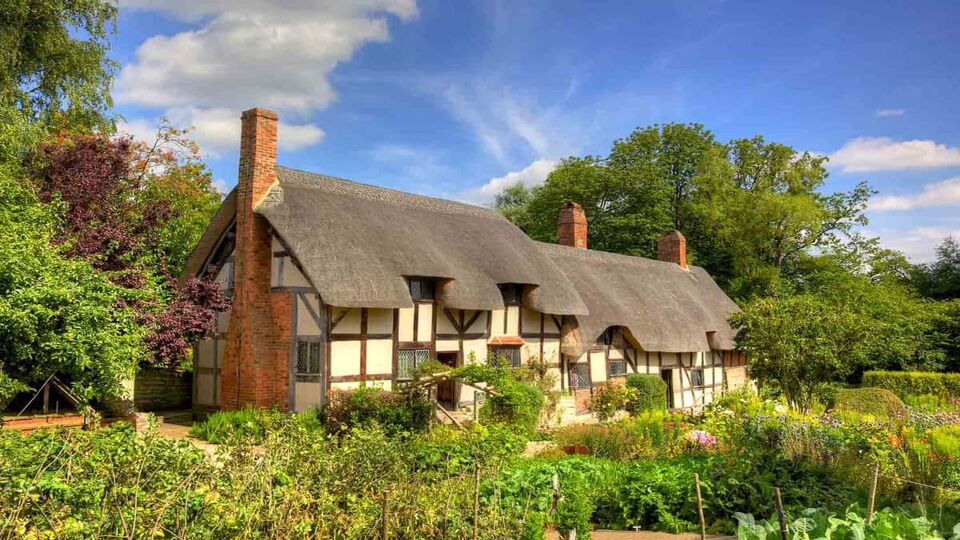 Anne Hathaway's (William Shakespeare's wife) famous thatched cottage surrounded by a green garden at Shottery, just outside Stratford upon Avon, England.
